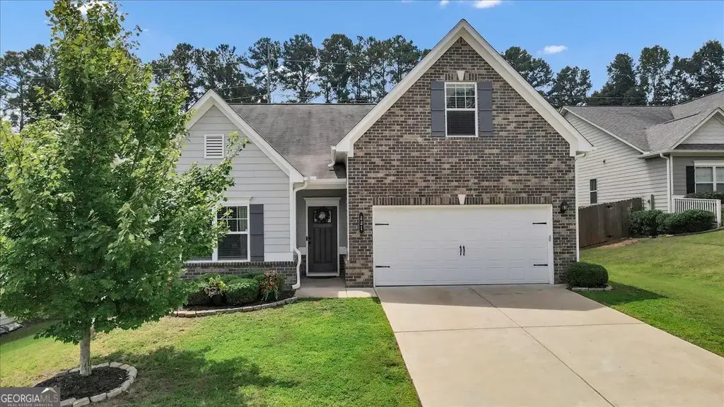 221 Woodford Drive, Canton