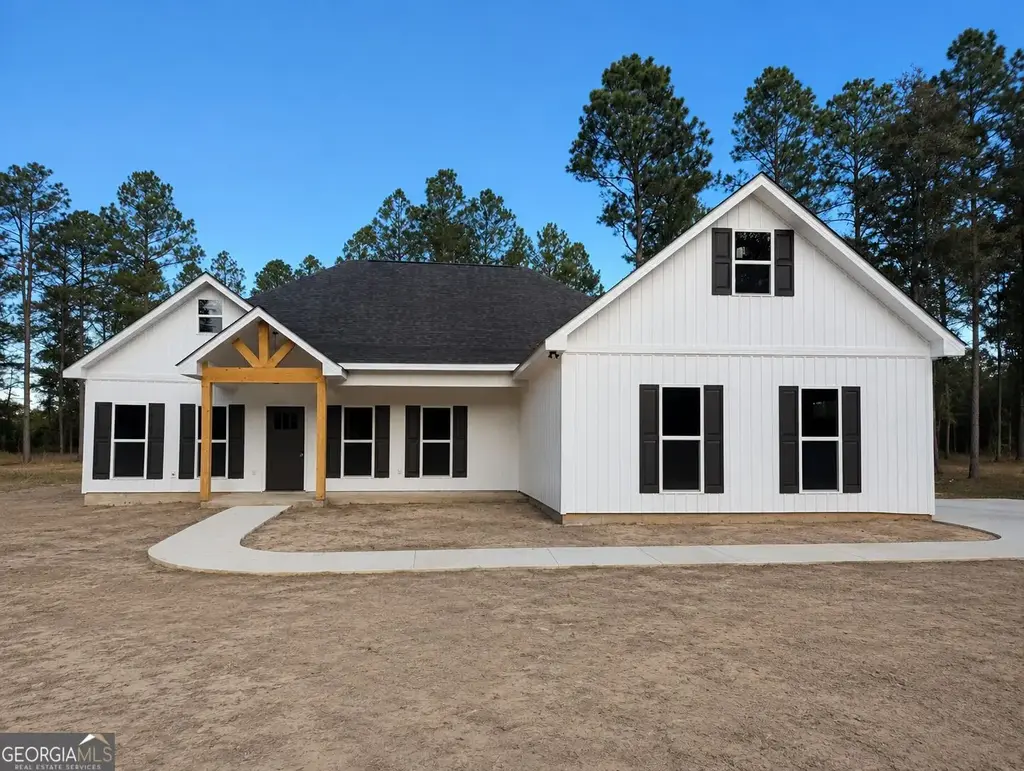 1437 Dewey Thomas Road, Dexter