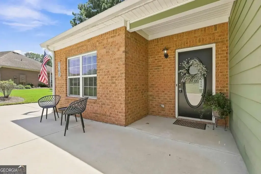 2102 Commonwealth Circle, Newnan