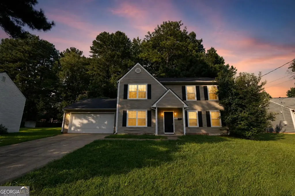 1995 Surrey Trail, South Fulton