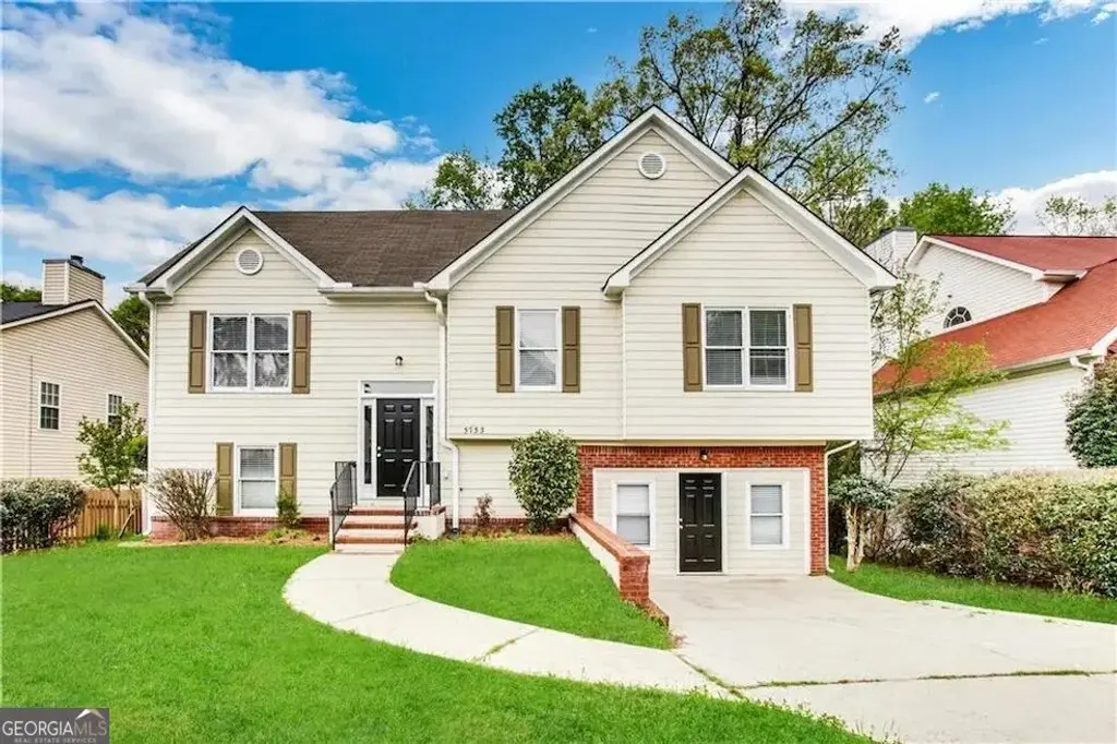 5753 Three Lakes Drive, Atlanta