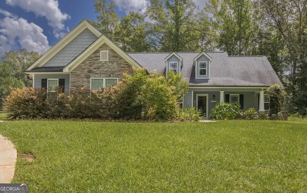 52 Brooks Lake Drive, Newnan