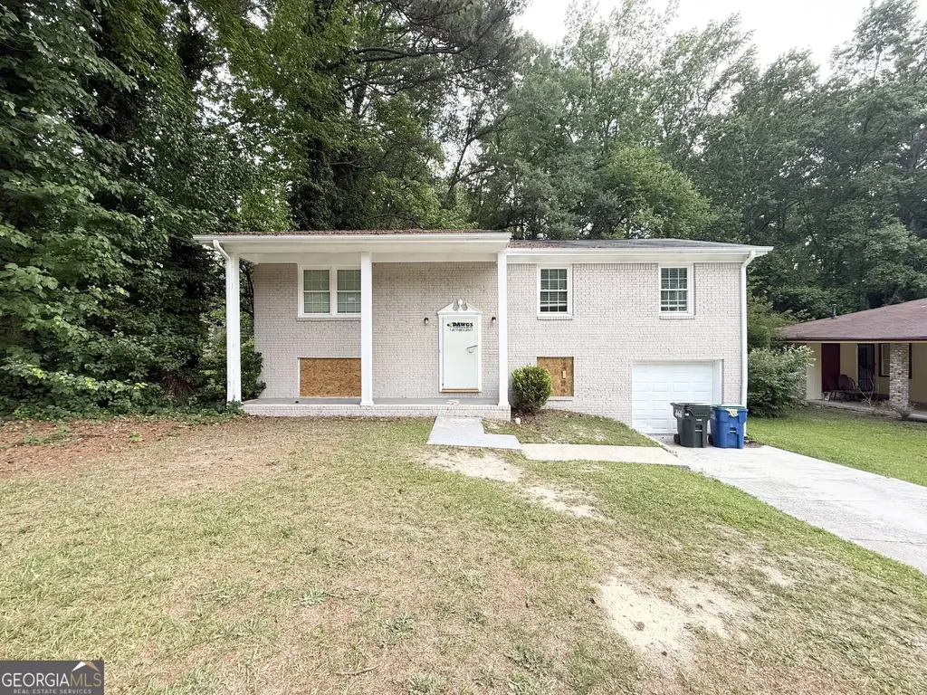 6525 Woodford Road, Atlanta