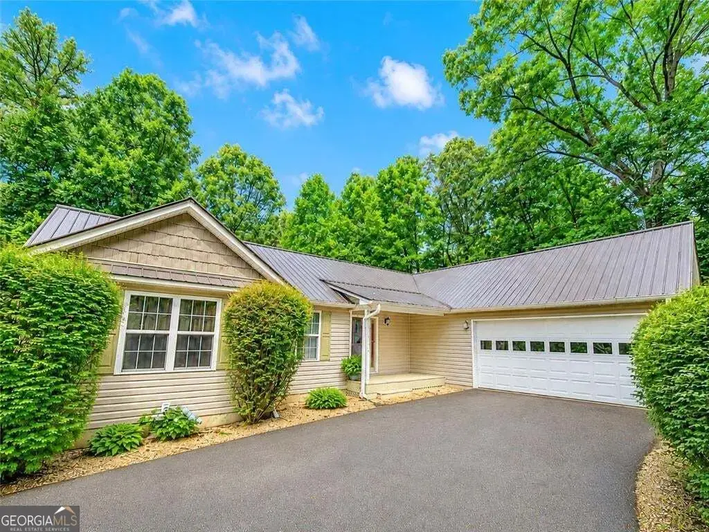 97 Tradewinds Road, Cleveland