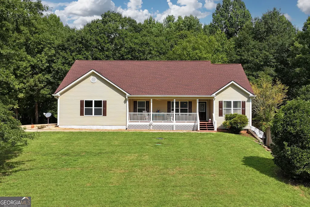 817 Bluejay Way, Winder