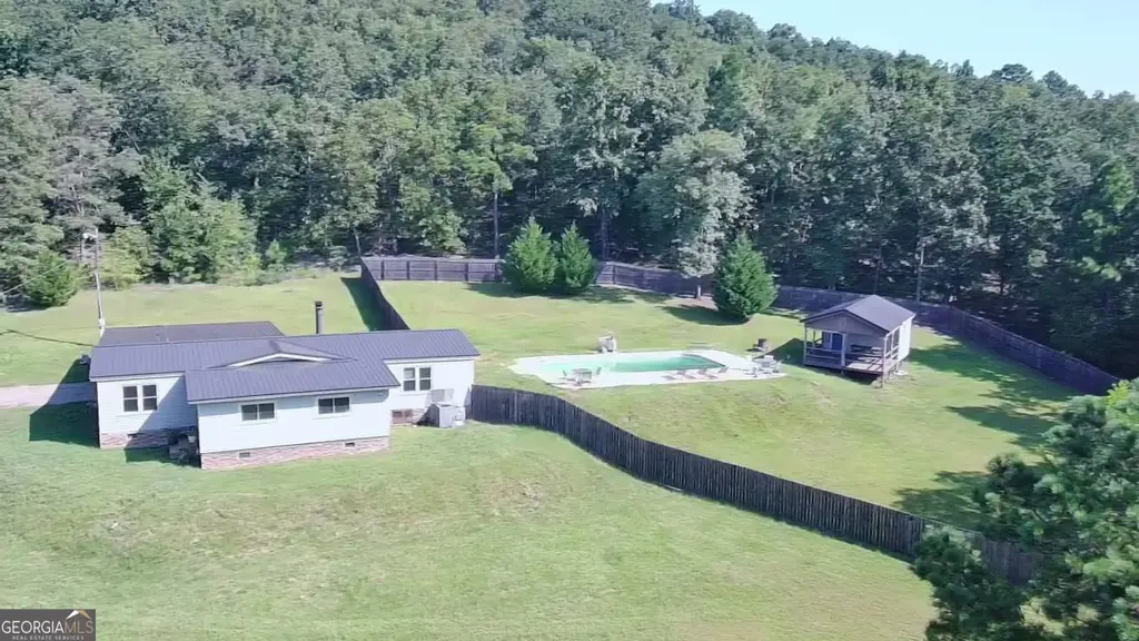 1812 Pickard Road, Thomaston