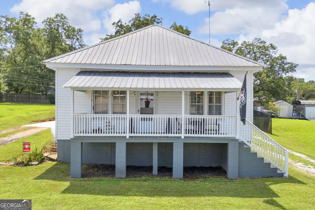 145 Peach Street, Commerce