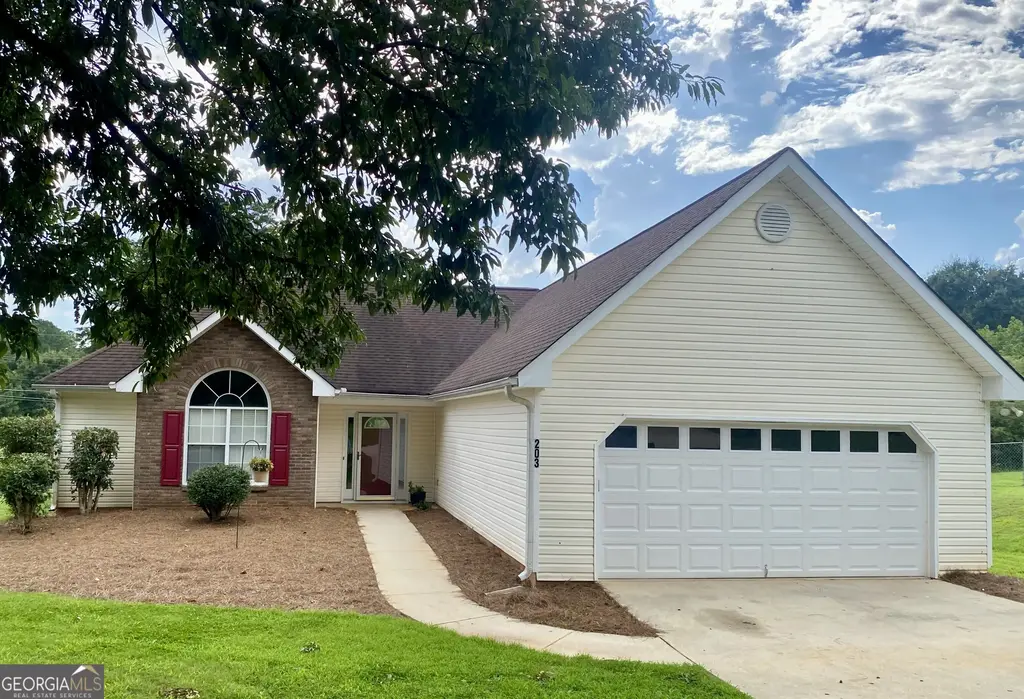 203 Cambridge Drive, Loganville