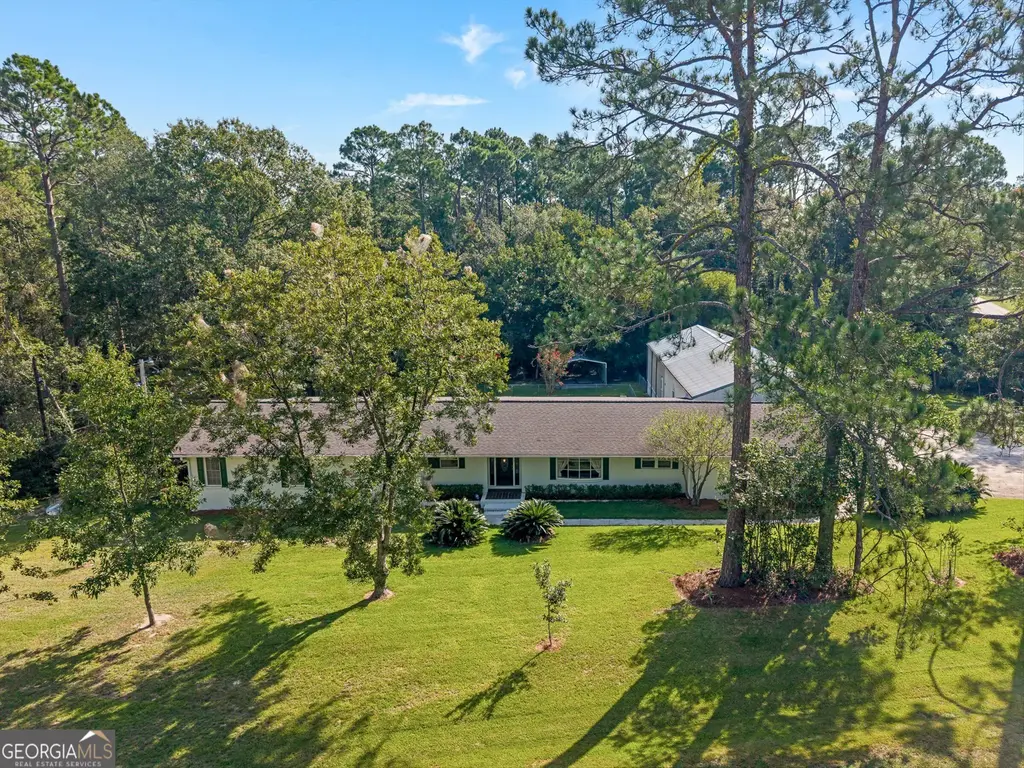 614 N Victory Drive, Lyons