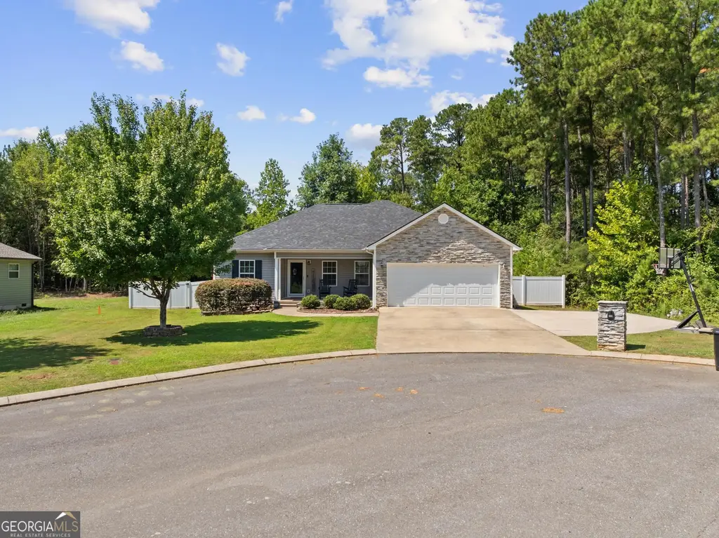 359 Brittany Court, Chatsworth