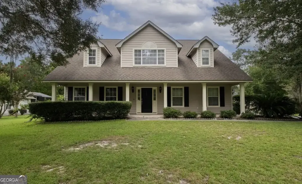 808 Riverview Drive E, St. Marys