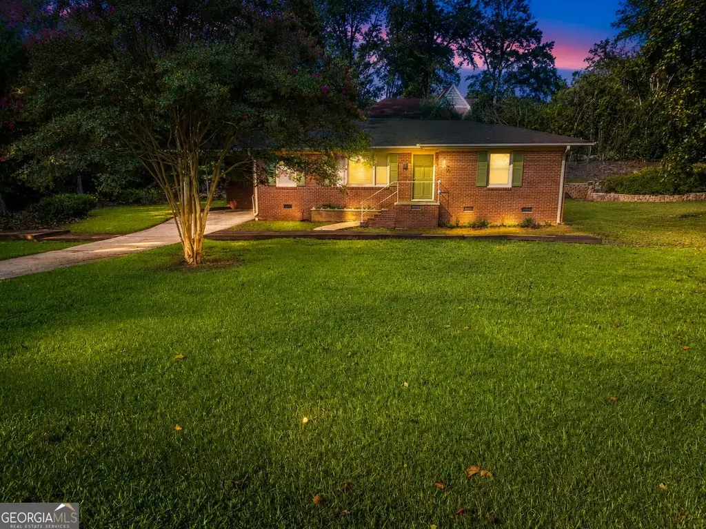 202 Forrest Avenue, Thomaston