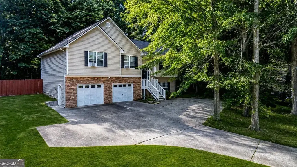 321 Four Oaks Drive, Powder Springs