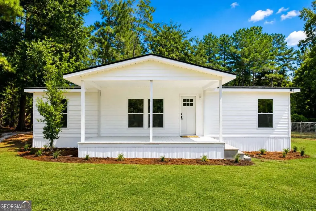 562 4th Extension, Guyton
