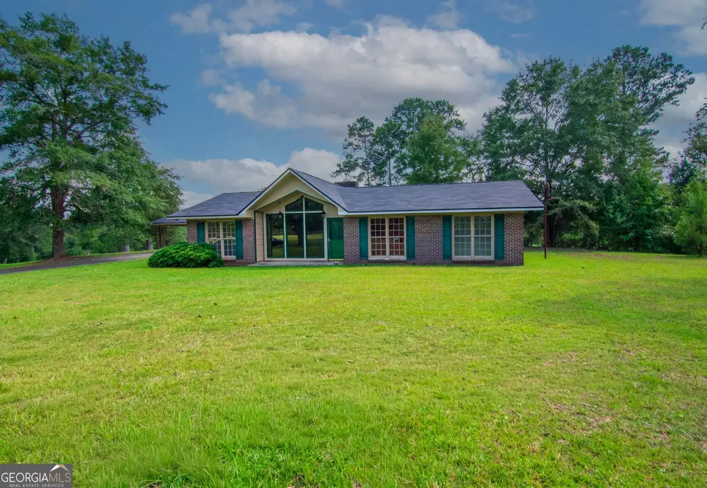 616 Twin Lakes Road, Waverly Hall