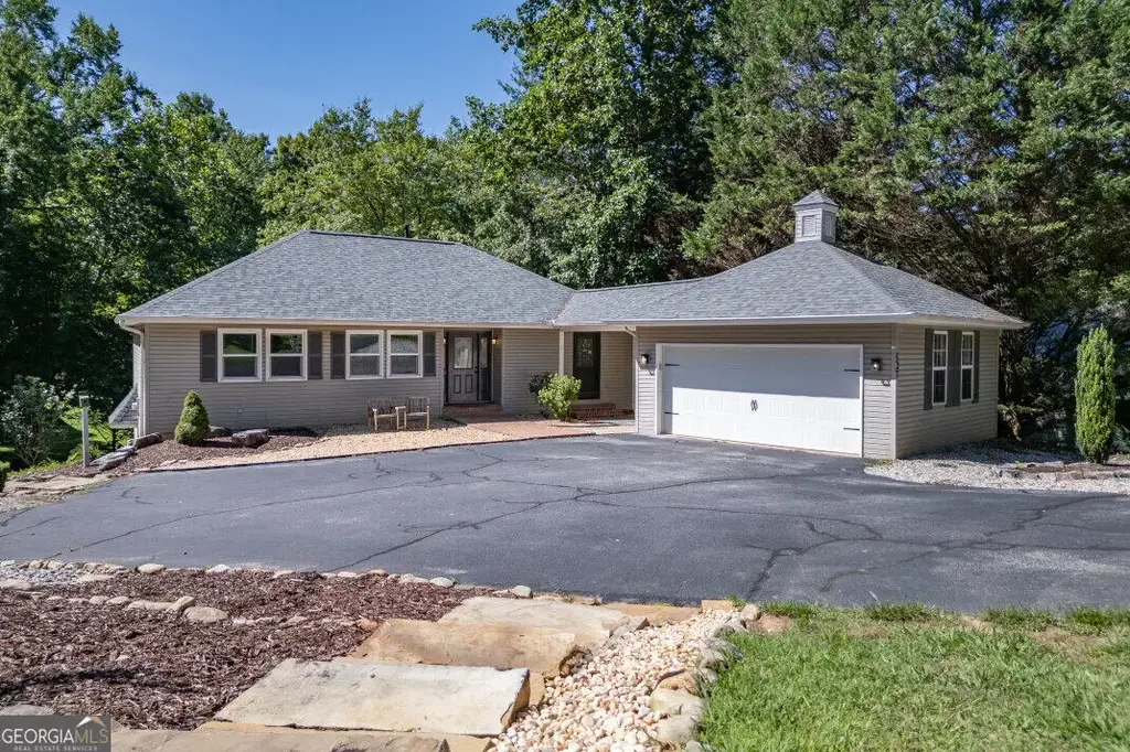 527 Pinebrook Drive, Blairsville