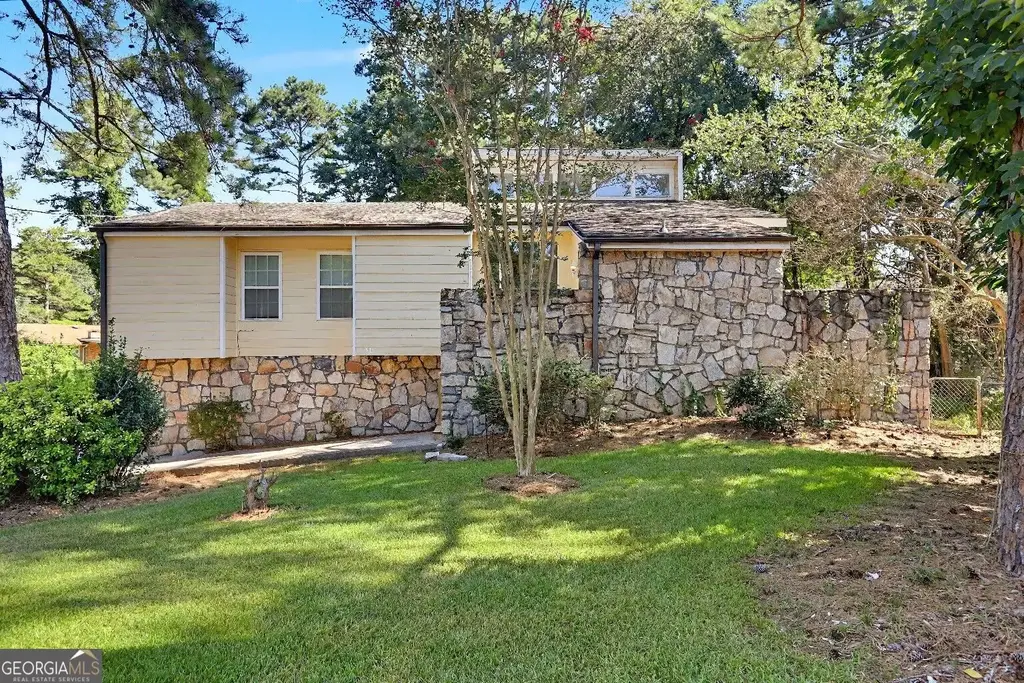 915 Strawberry Court, Ellenwood