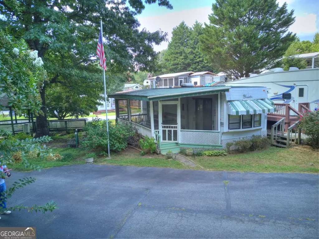 110 Holiday Loop, Cleveland
