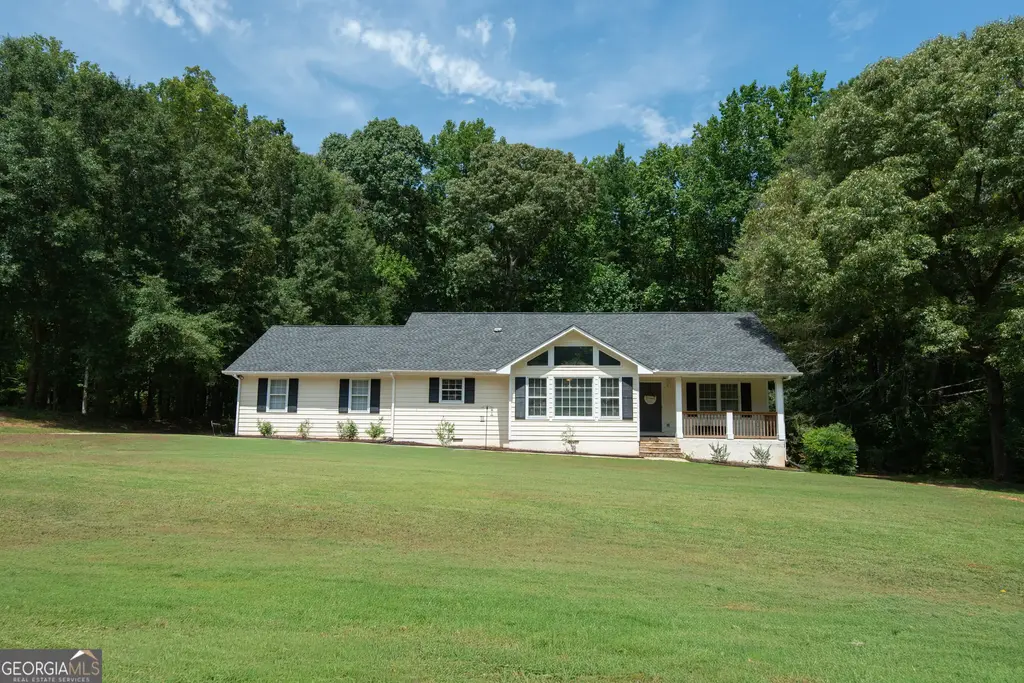 60 Carriage Gate Drive, Sharpsburg