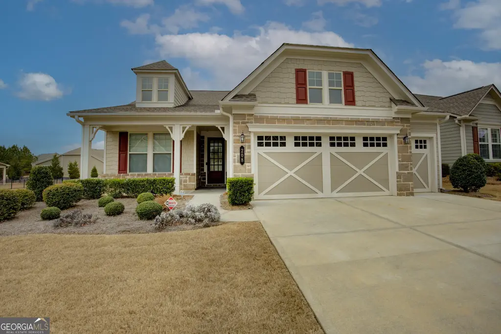 208 Silver Maple Court, Peachtree City