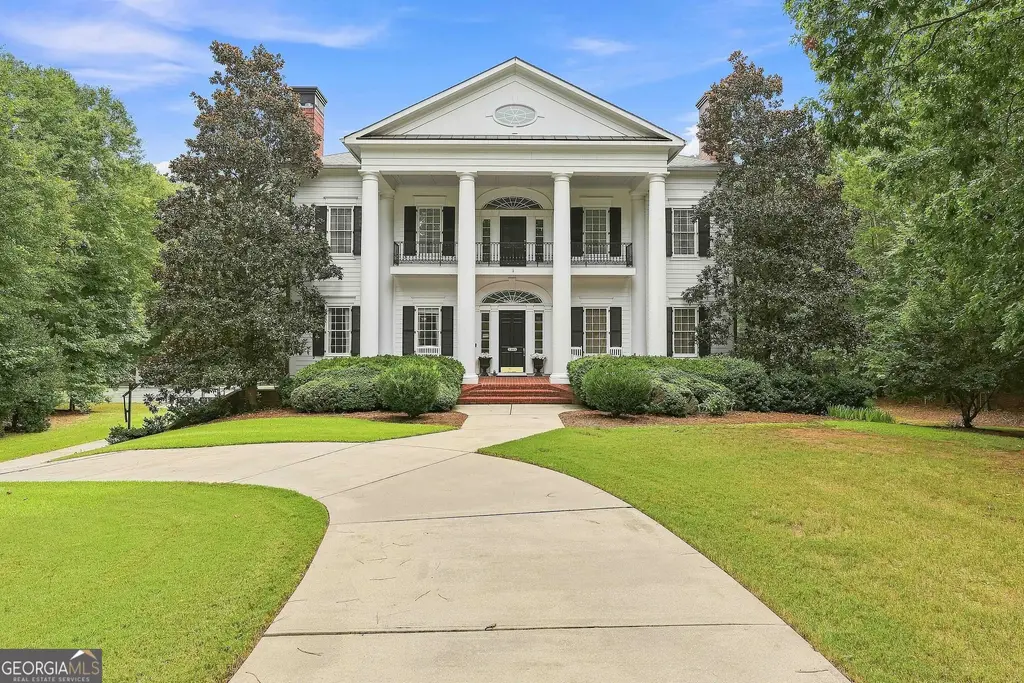1305 Layor Court, Peachtree City