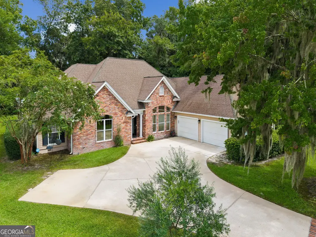 912 Riverview Drive E, St. Marys