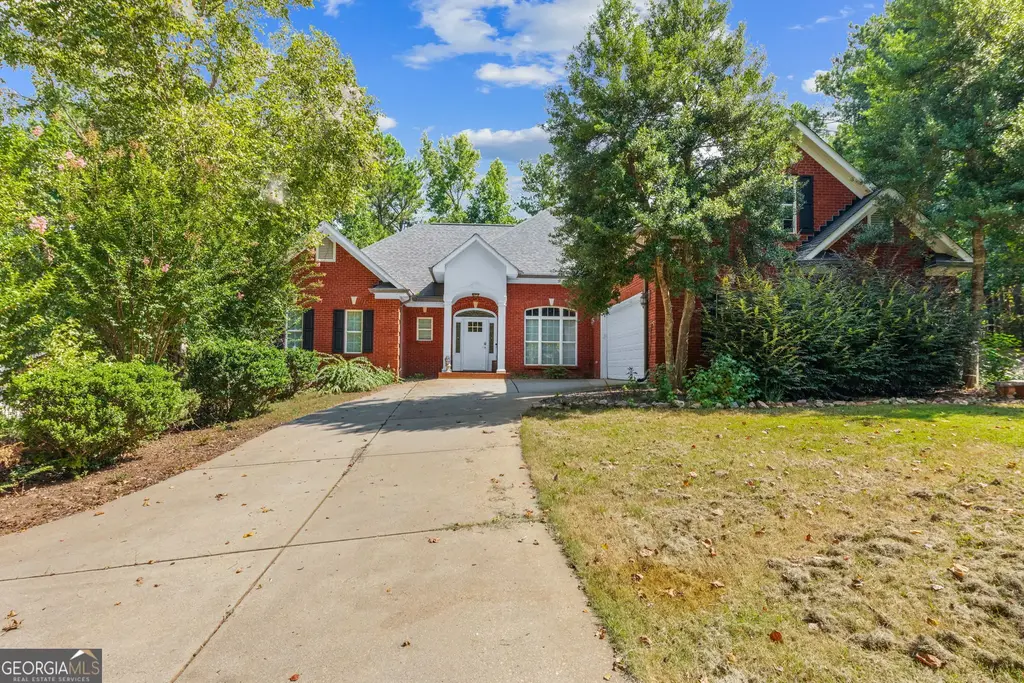 400 Country Side Drive, McDonough