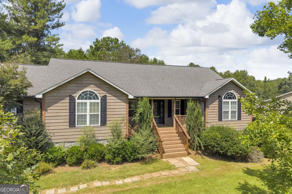 131 Pine Oak Drive, Martin