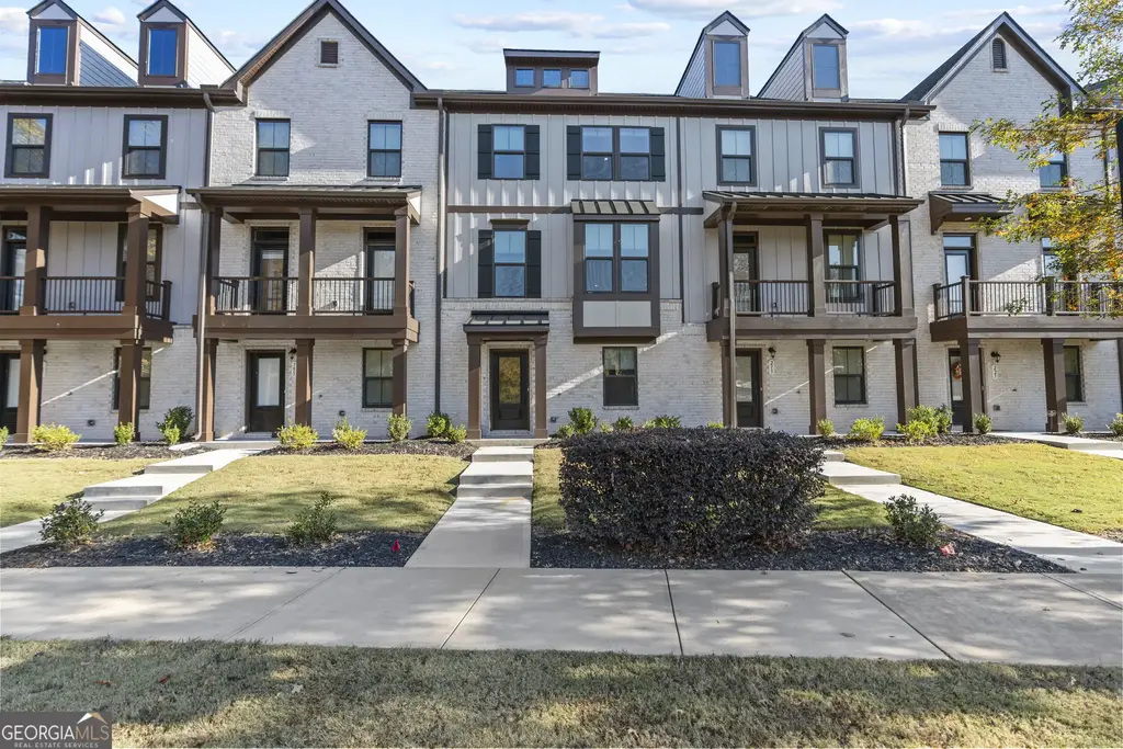 205 Climbing Ivy Circle, Fayetteville