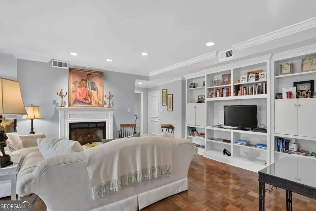 2734 Peachtree Road Nw A201, Atlanta