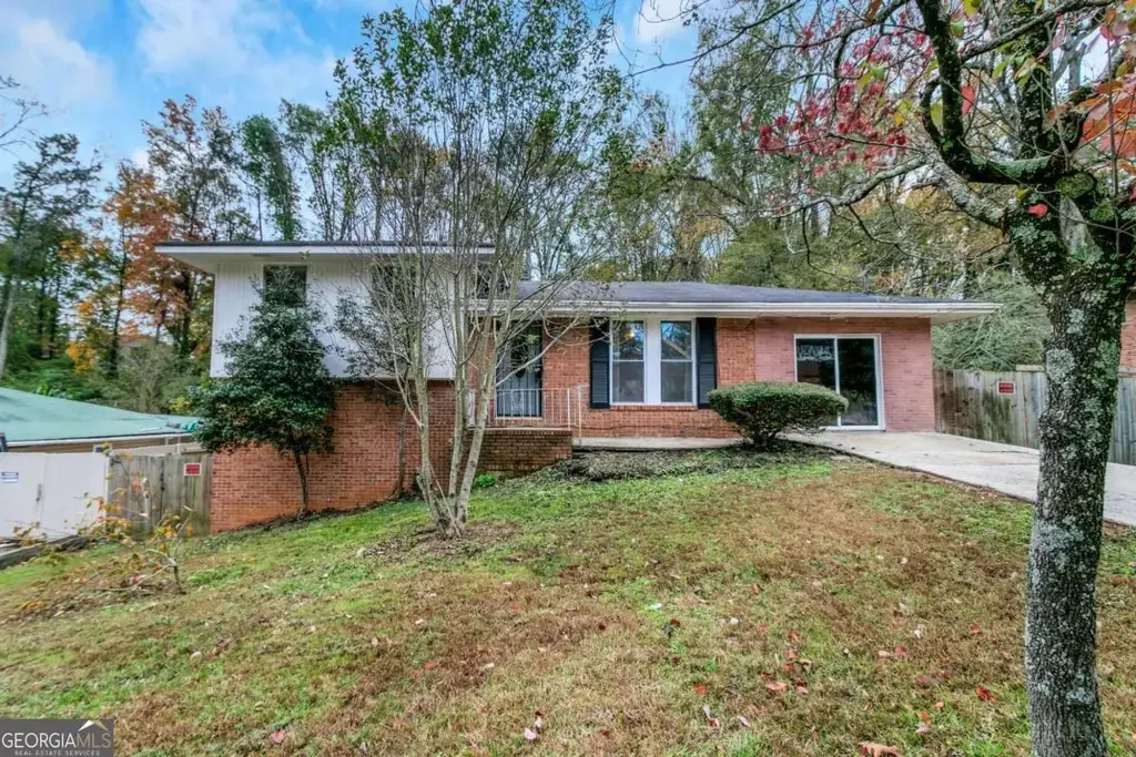 927 Slash Pine Road, Forest Park
