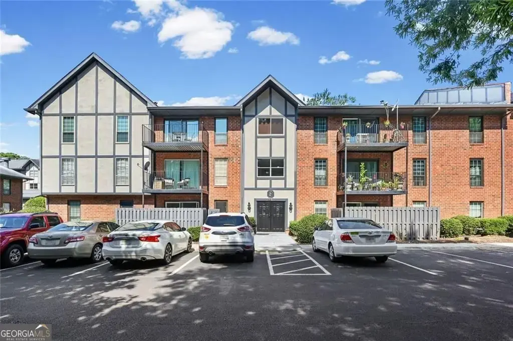 6851 Roswell Road F3, Sandy Springs