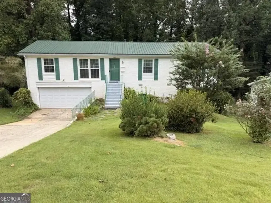 1587 Drayton Woods Drive, Tucker