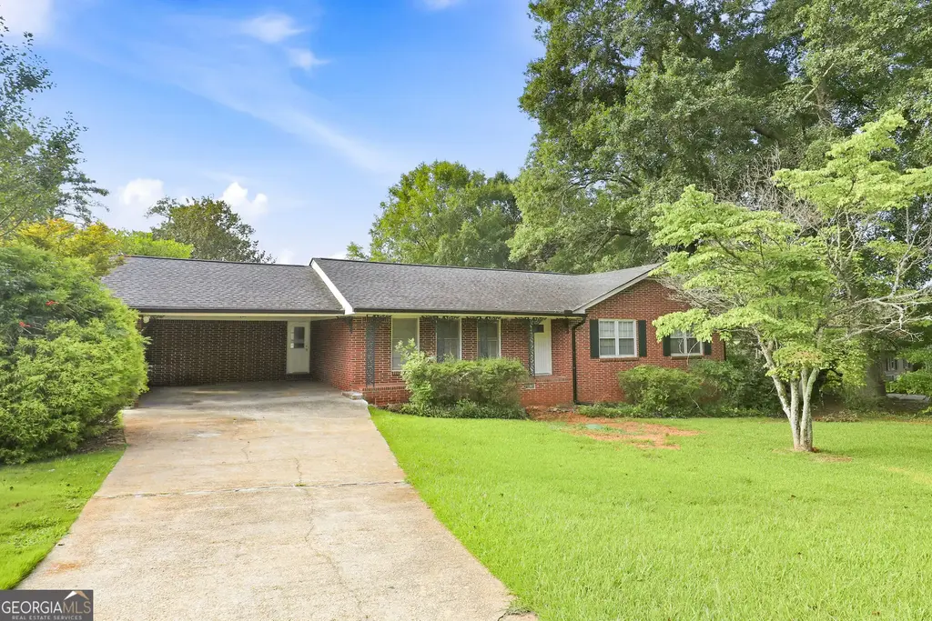 85 North Drive, Hampton