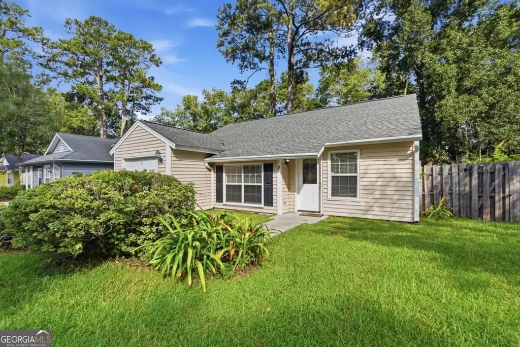 2 E White Hawthorne Drive, Savannah