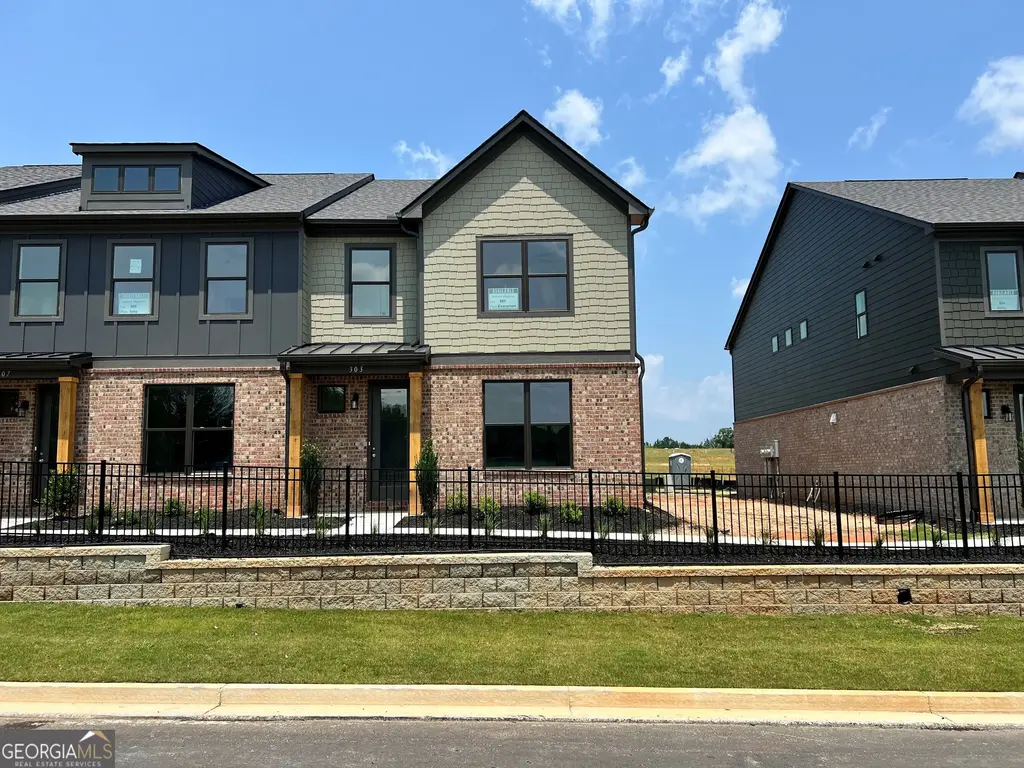 303 Barracks Way 885, Hoschton