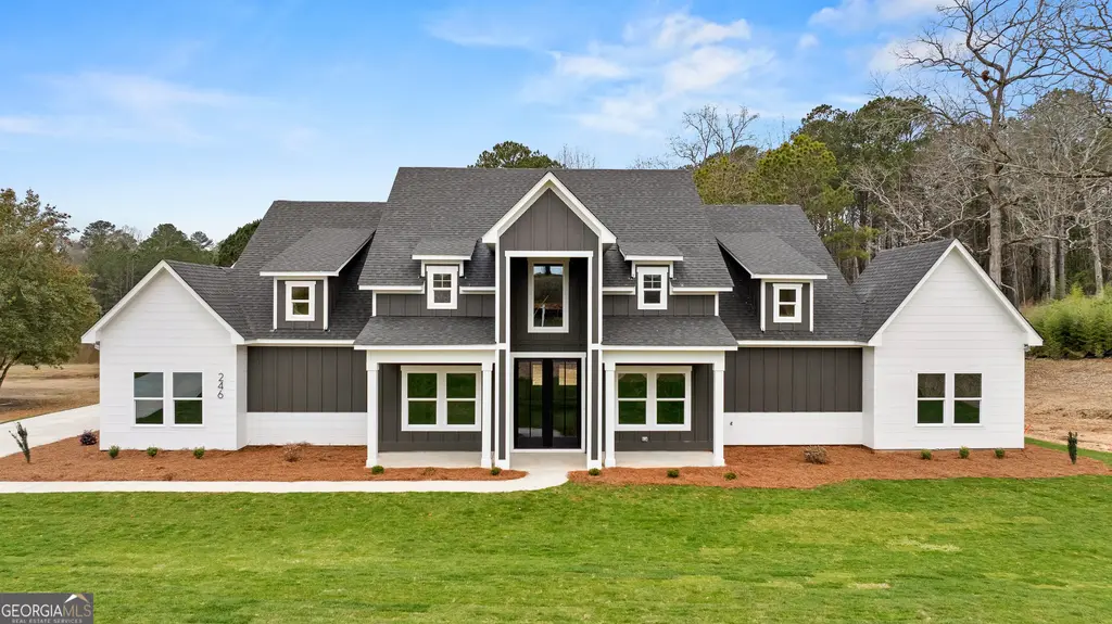 246 S Smith Road, LaGrange