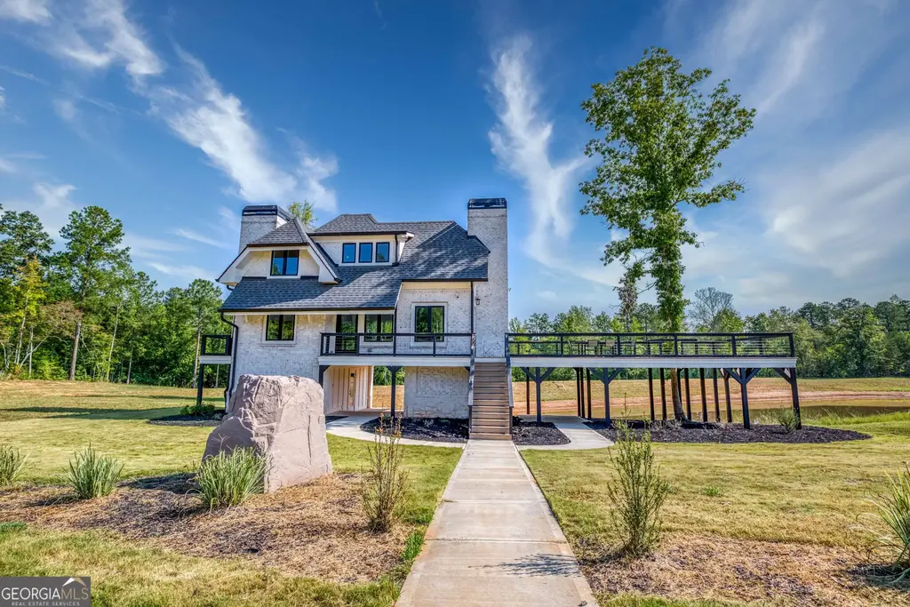 692 Hutchins Wolfskin Road, Stephens