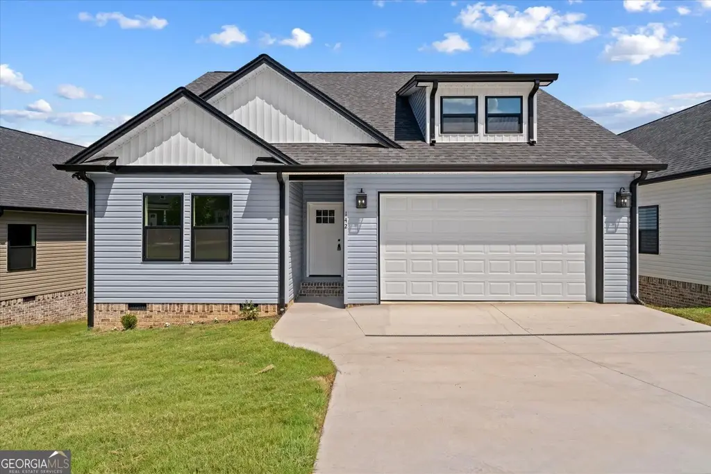 142 Washington Street, Dalton