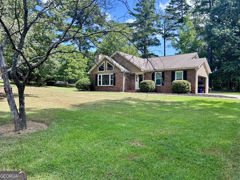 325 Windsor Drive, Fayetteville