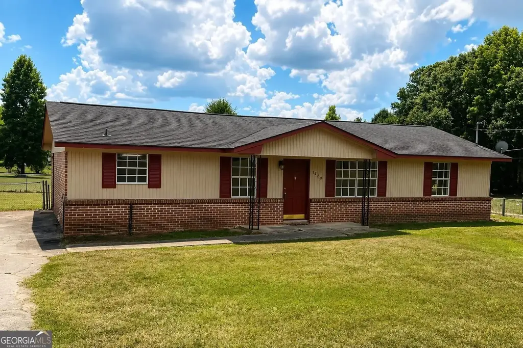 1529 S Davis Road, Lagrange