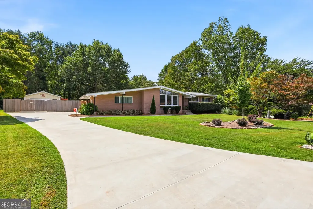 368 Highland Avenue, Cornelia