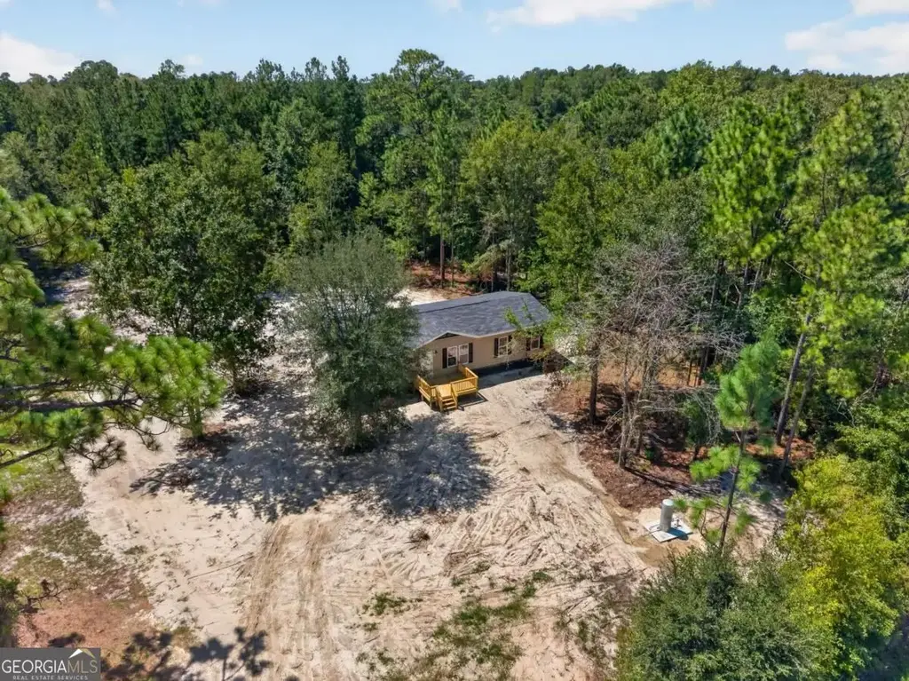7485 Central Avenue, Waycross