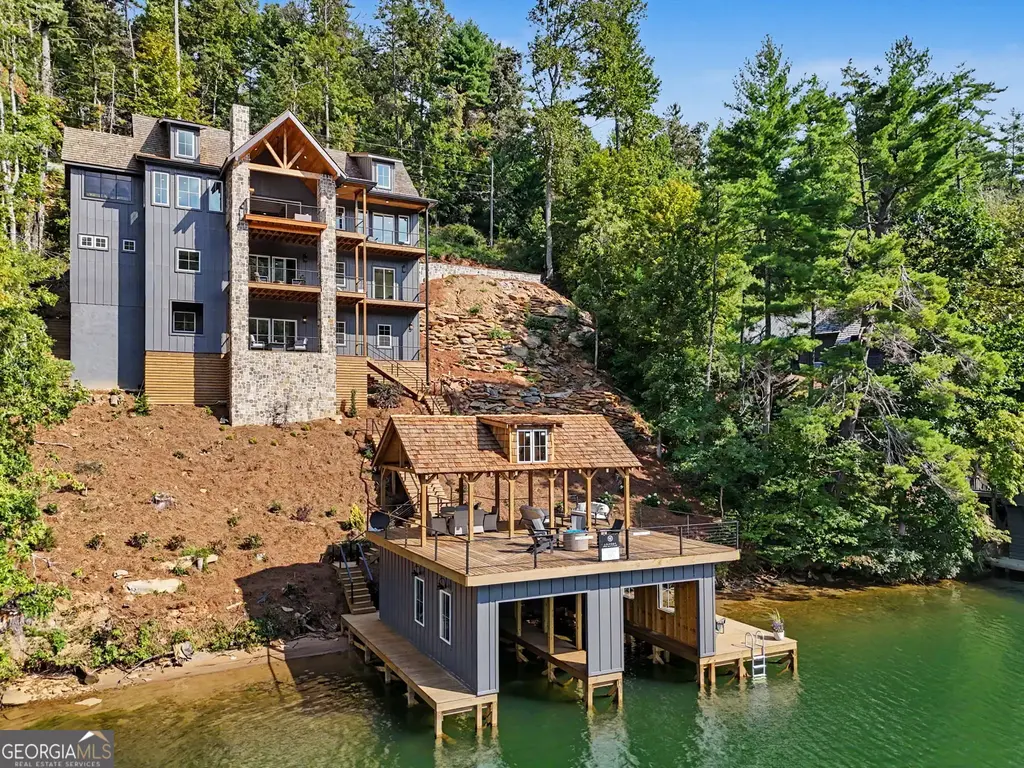 493 Kings Row Road, Lakemont