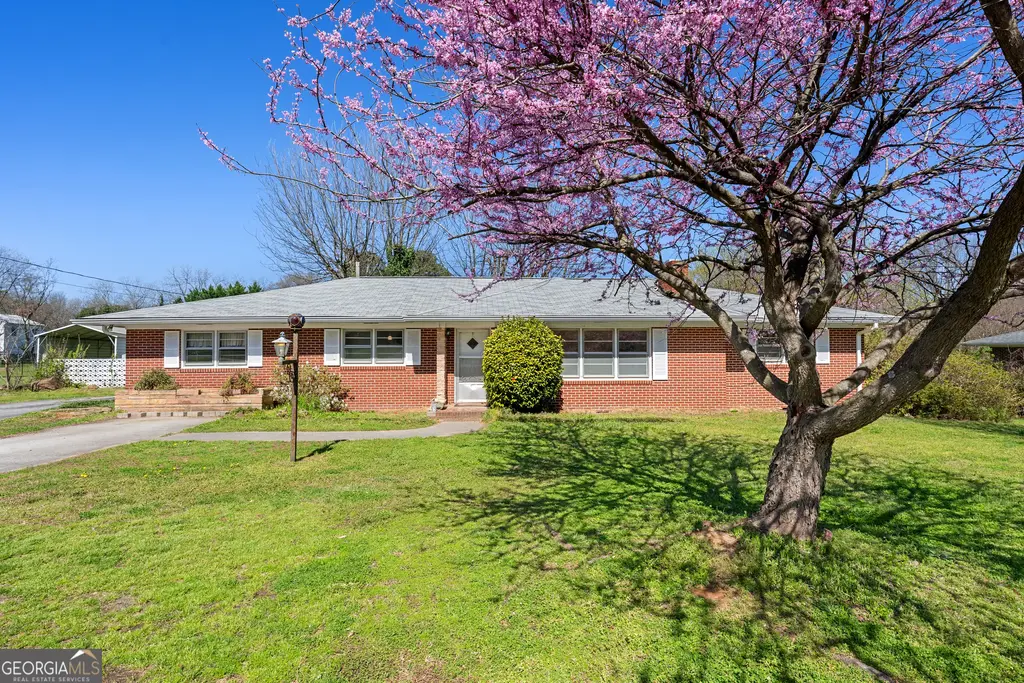 868 Fairview Avenue, Hartwell
