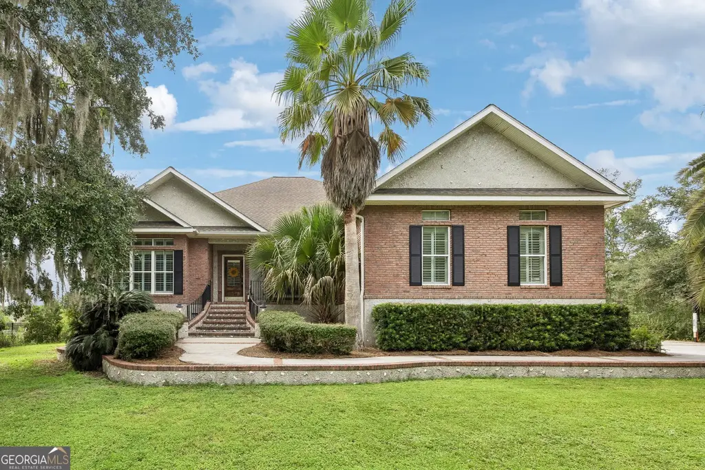 915 Riverview Drive E, St. Marys