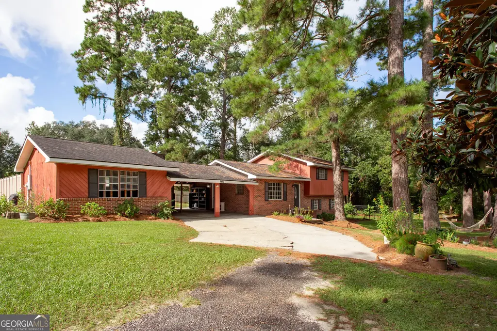 9890 Central Avenue, Waycross