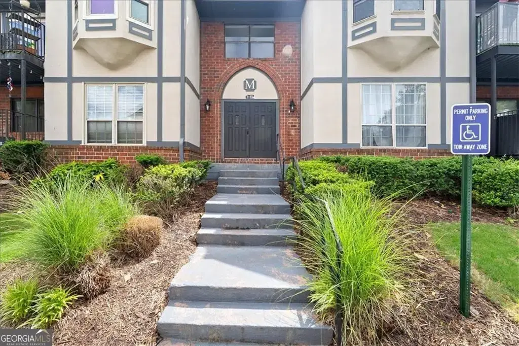 6851 Roswell Road M5, Sandy Springs