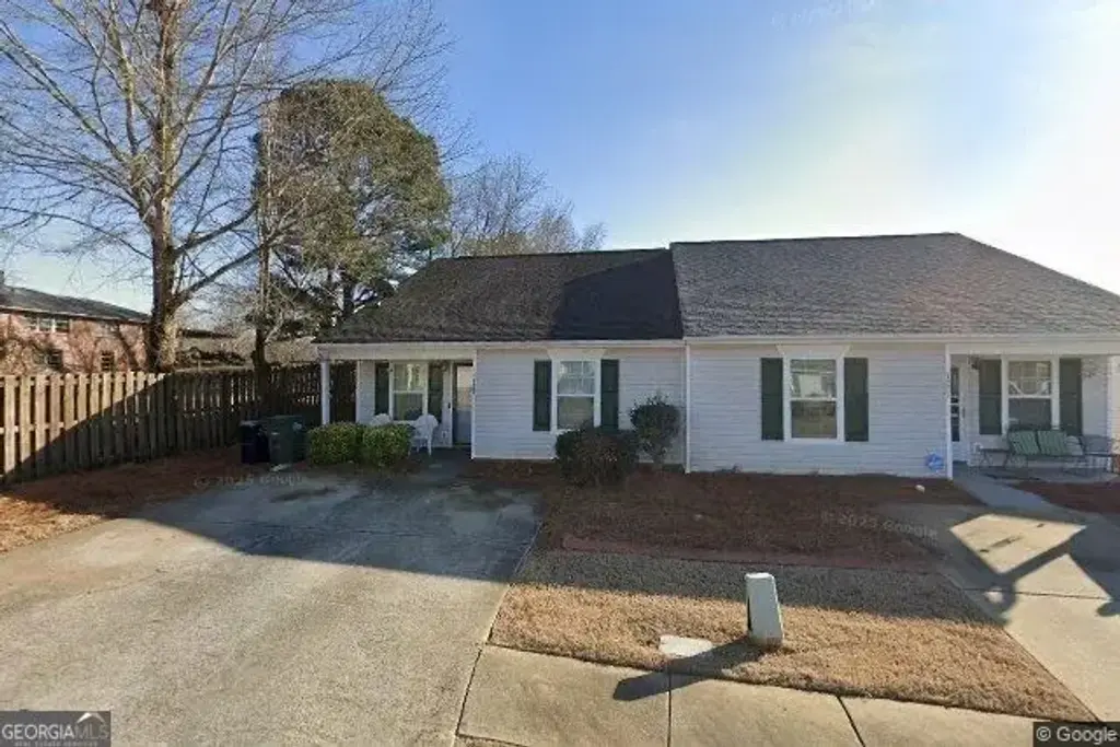 1775 Summerwoods Lane, Griffin