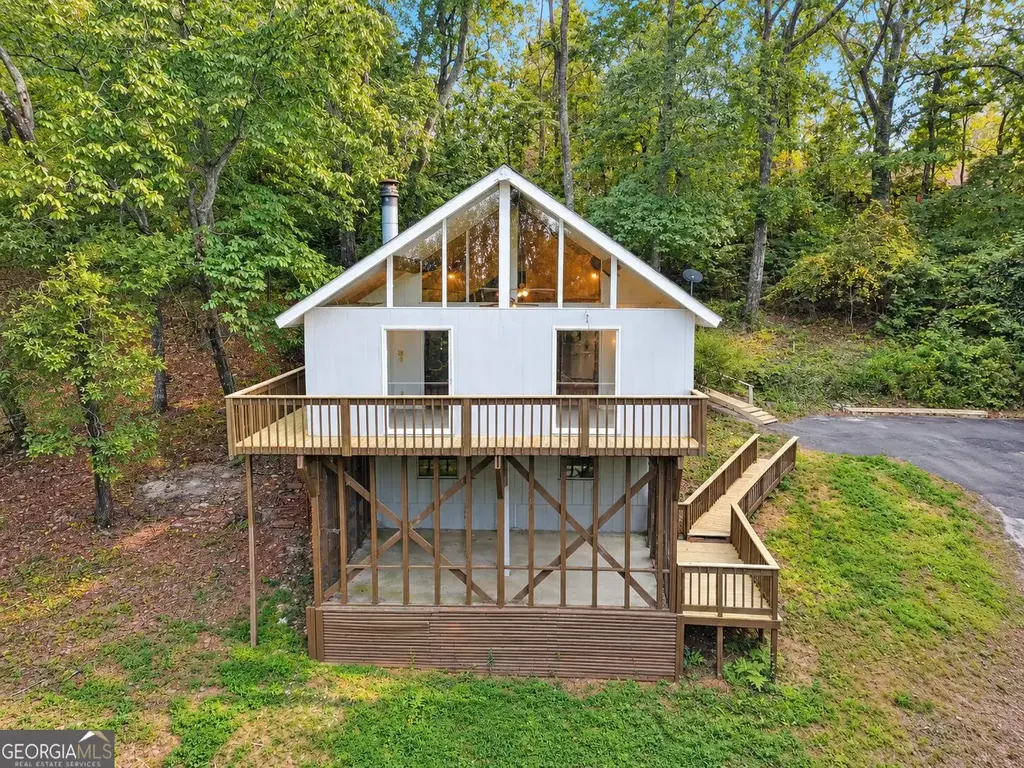 165 Royal Lodge Drive, Warm Springs